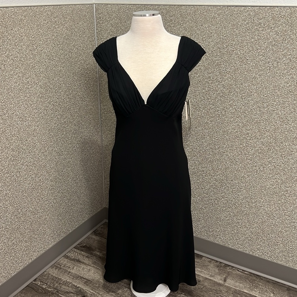 Elegant Maggy London Black Silk Sleeveless V-neck Cocktail Dress Size 10